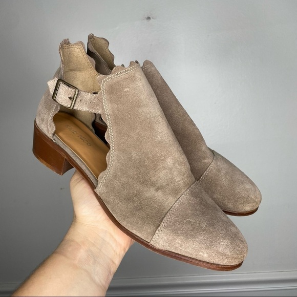 Klub Nico Athroplogie Scalloped Taupe Suede Leather Ankle Cutout Booties 10 - Picture 3 of 10